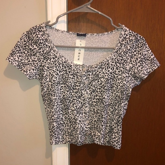 Brandy Melville Tops - NWT Rare Brandy Melville Zelly